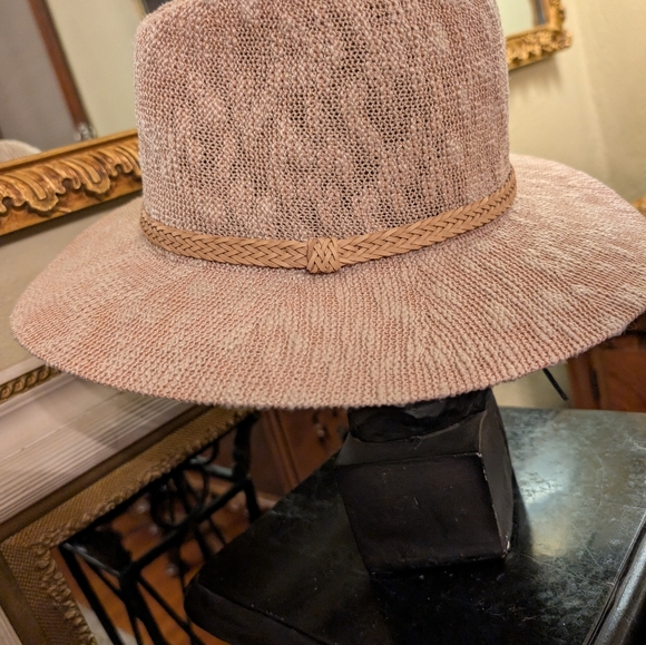Macchia di Ruggine Blush Pink Fedora hat - Picture 2 of 6